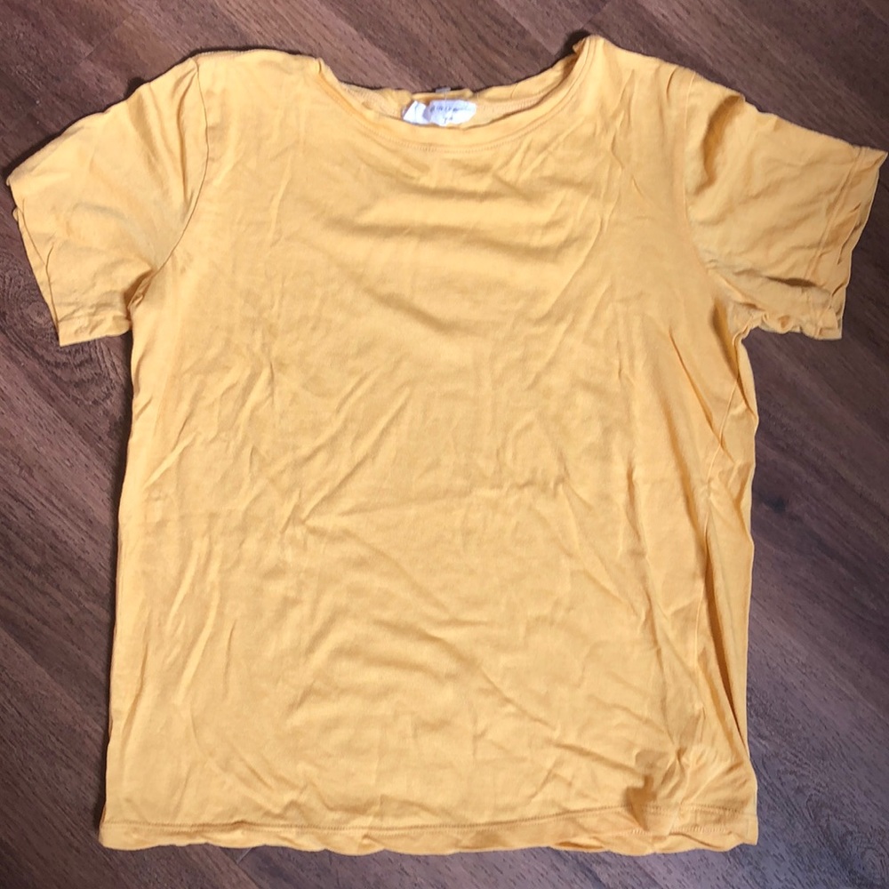 basic yellow tee